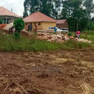 Very Prime Plot on Quicksale in Nsangi Maya Near Tarmac
