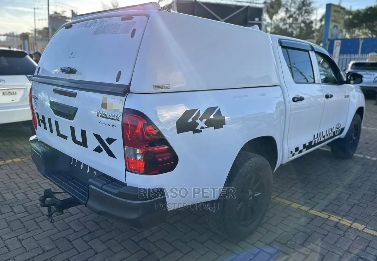 Toyota Hilux SR 4x4 2016 White