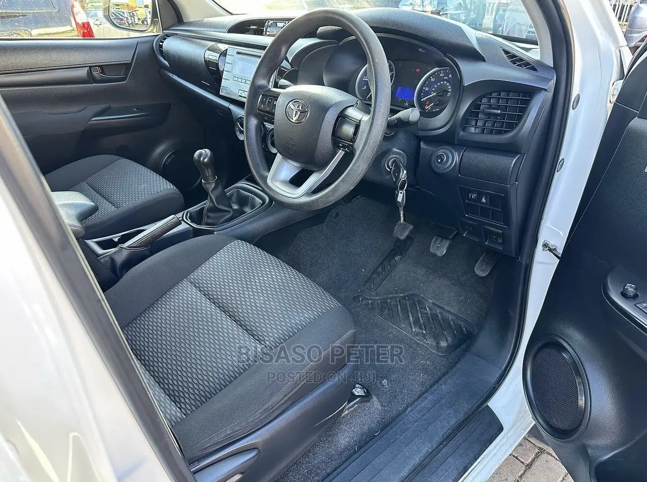 Toyota Hilux SR 4x4 2016 White