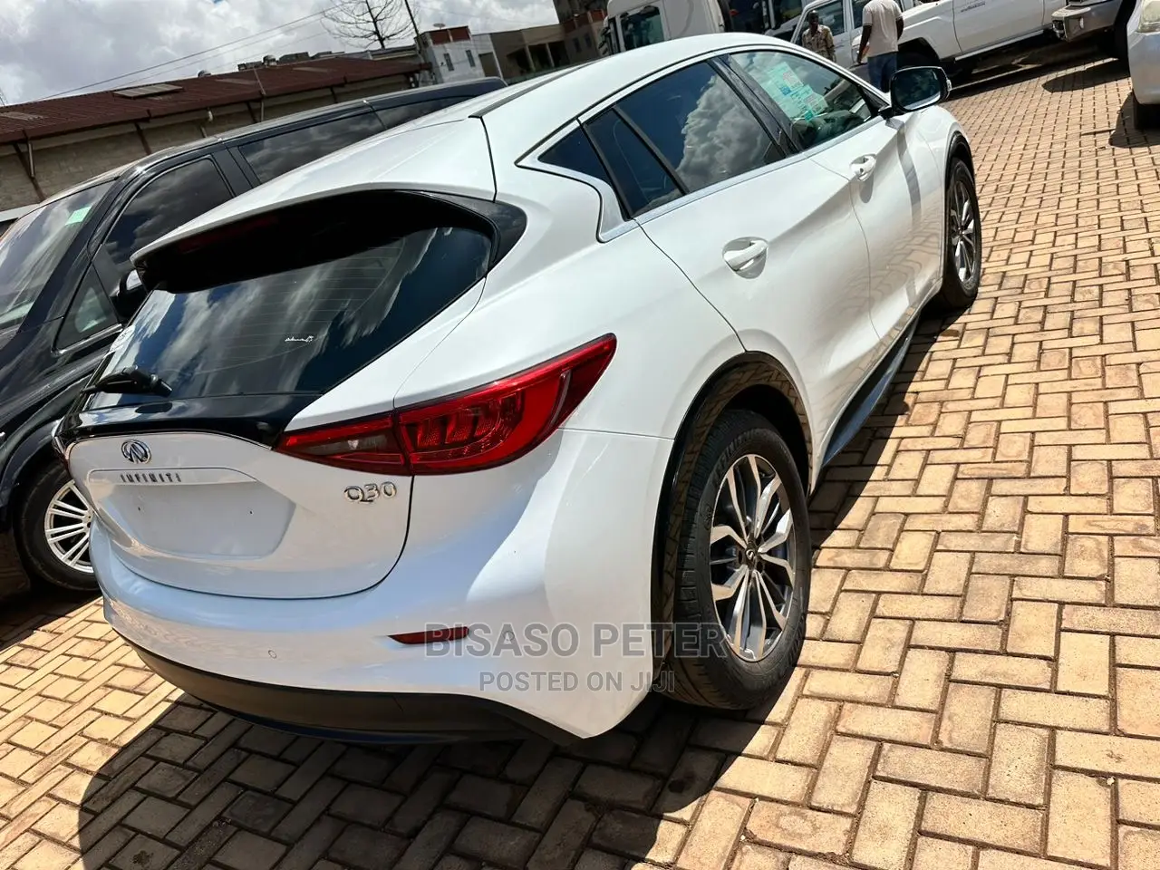 Infiniti Q30 2017 White