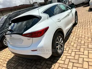 Infiniti Q30 2017 White