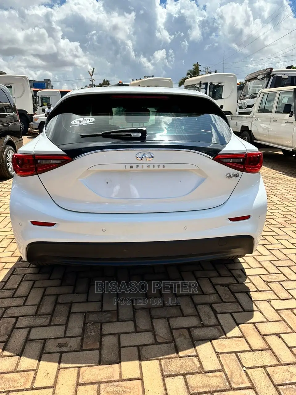 Infiniti Q30 2017 White