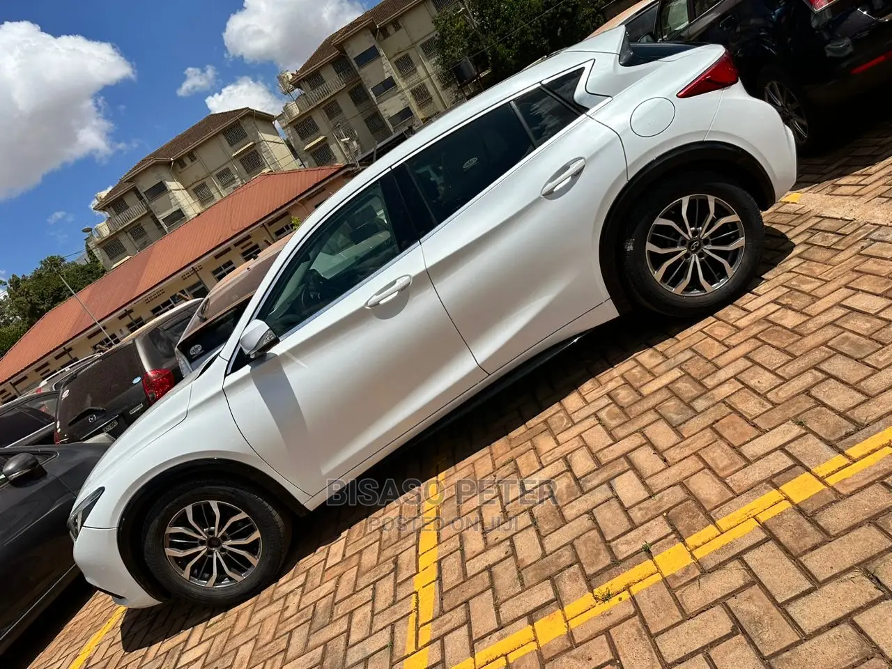 Infiniti Q30 2017 White