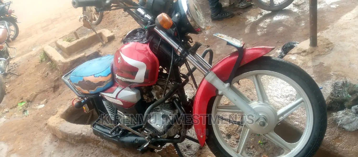 TVS HLX Plus ES 2018 Red