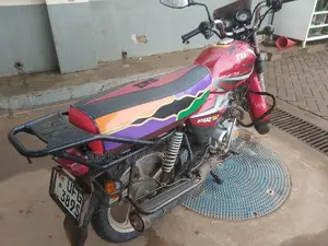 TVS HLX 125 2022 Red
