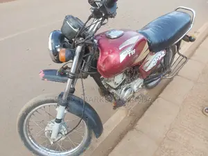 TVS HLX 125 2012 Red