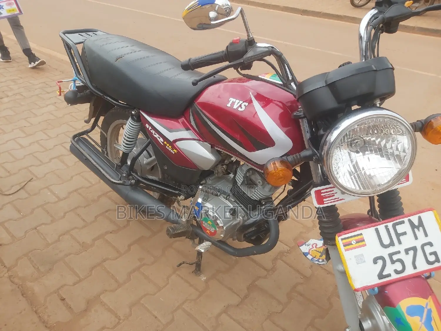 TVS HLX 125 2022 Red