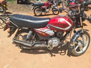 TVS HLX 125 2018 Red