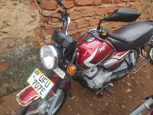 New TVS HLX 125 2023 Red