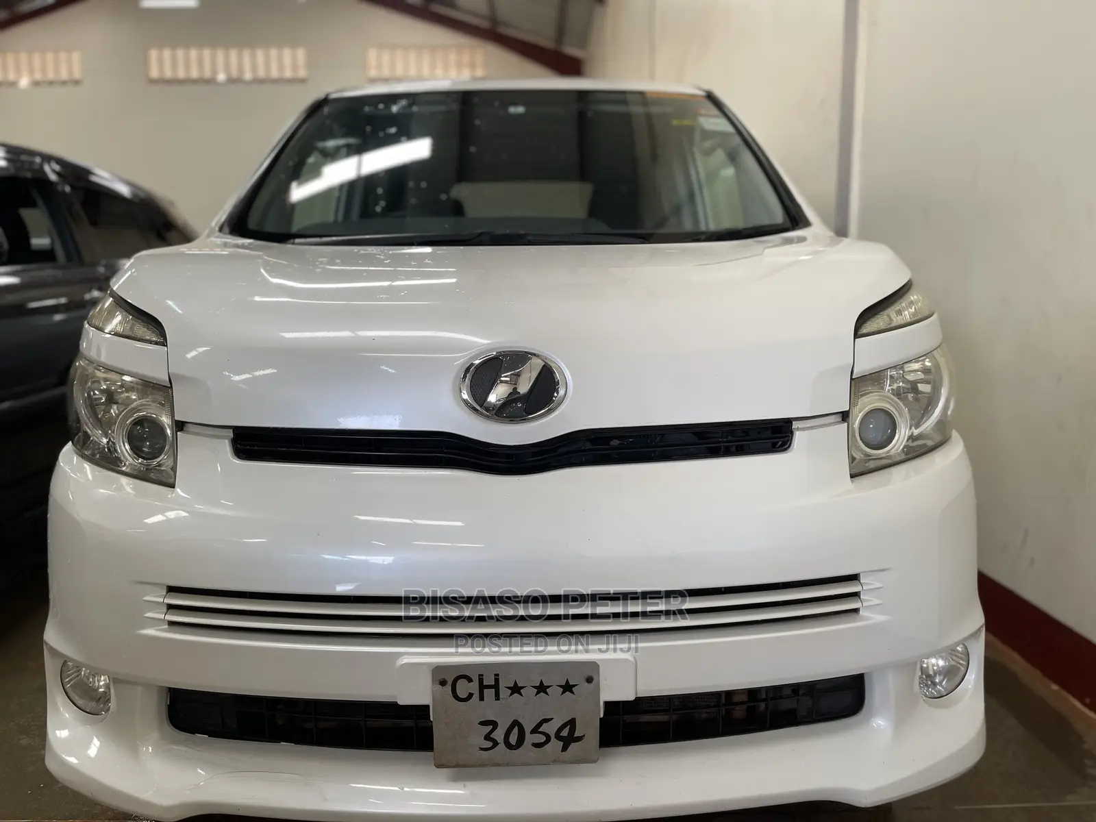 Toyota Voxy 2009 White