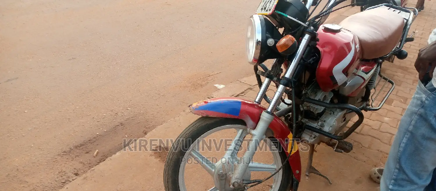 TVS HLX 125 2018 Red