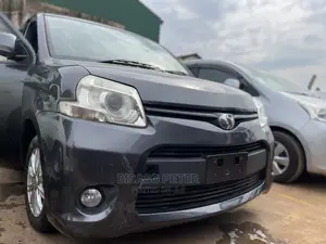 Toyota Sienta 1.5 AWD 2011 Gray