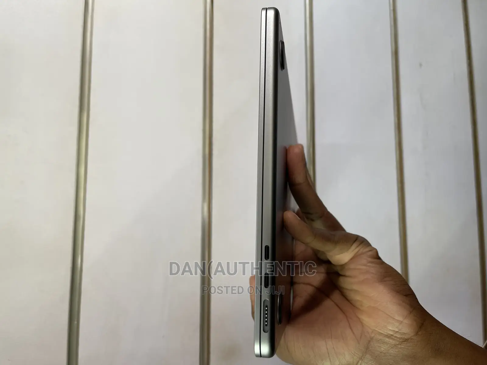 New Laptop Apple MacBook Air 2022 M2 8GB Apple M2 SSD 512GB
