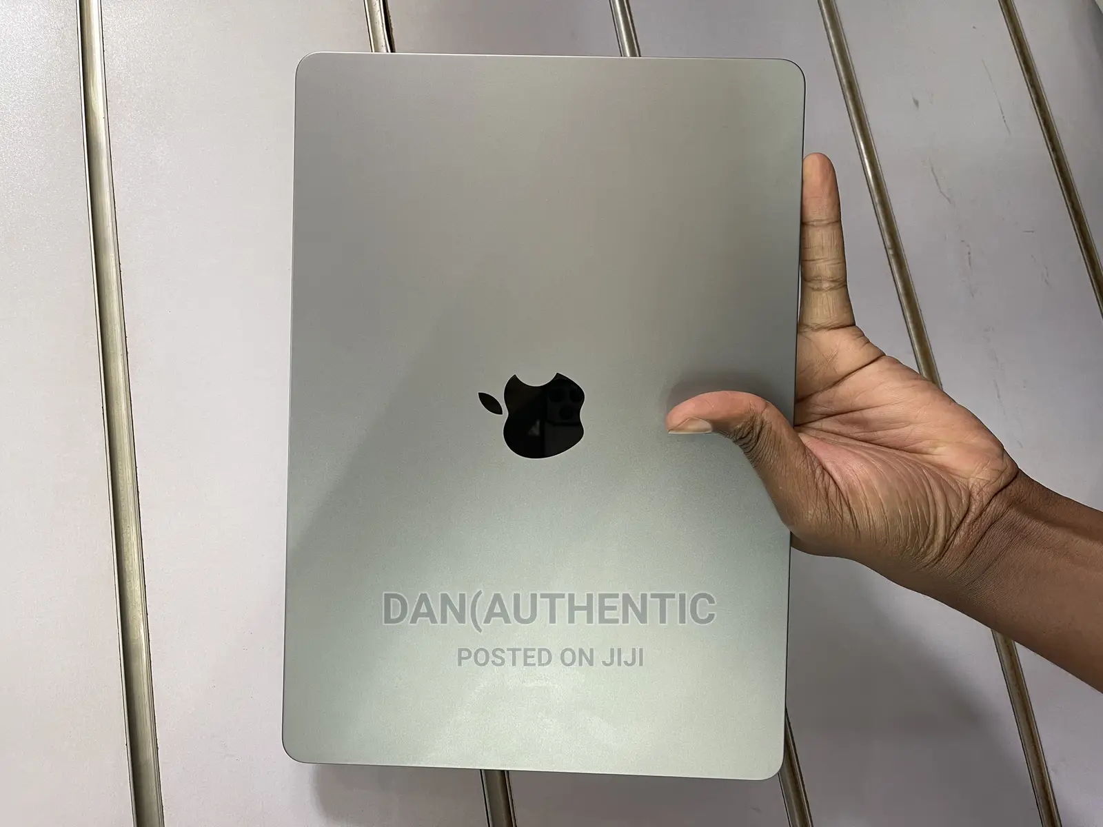 New Laptop Apple MacBook Air 2022 M2 8GB Apple M2 SSD 512GB