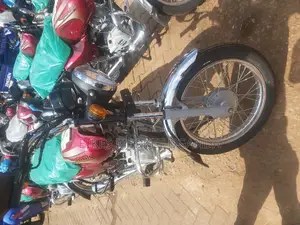 New Bajaj Boxer 100 2023 Red