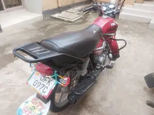 New TVS HLX 125 2022 Red