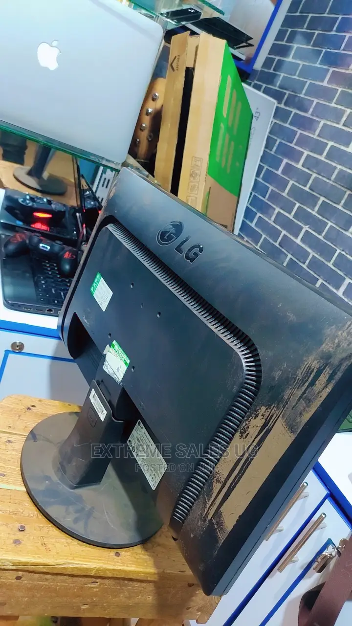 22inches Display Monitors