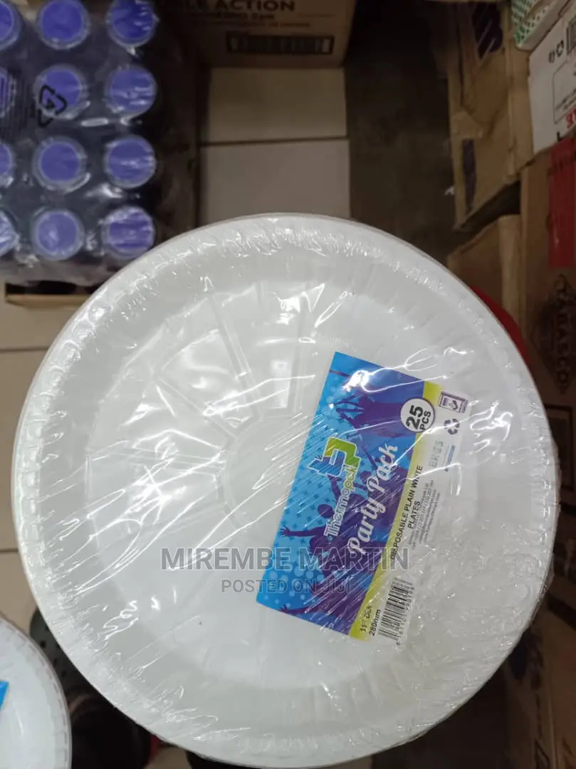Disposable Plastic Plates