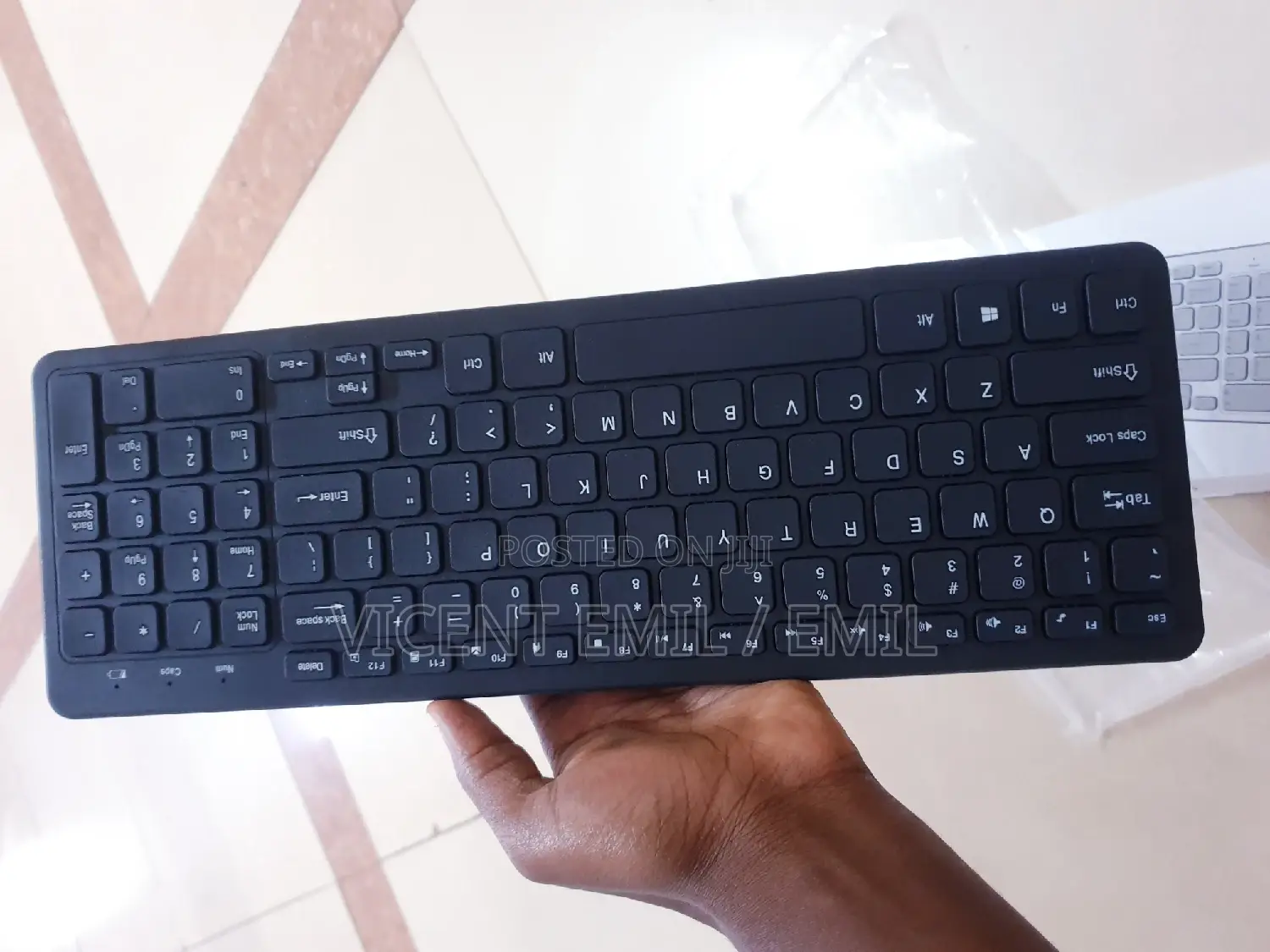 Wireless Keyboard With A Mouse 1