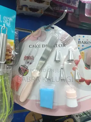 Cake Decorator