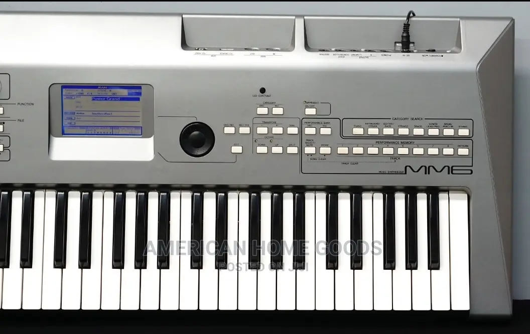 Yamaha MM6 61 Keys Polyphonic Synthesizer, W/Squencer MIDI