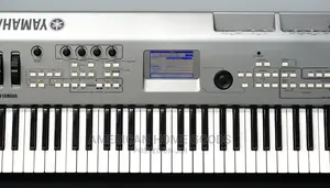 Yamaha MM6 61 Keys Polyphonic Synthesizer, W/Squencer MIDI