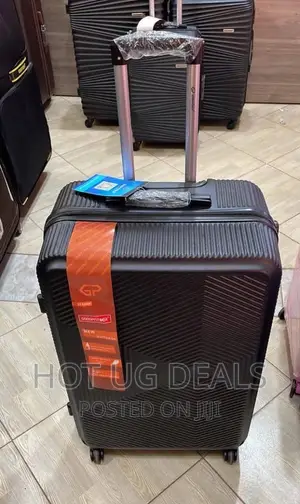 4-wheel Large Size Spinner Plastic Travel Suitcase -black