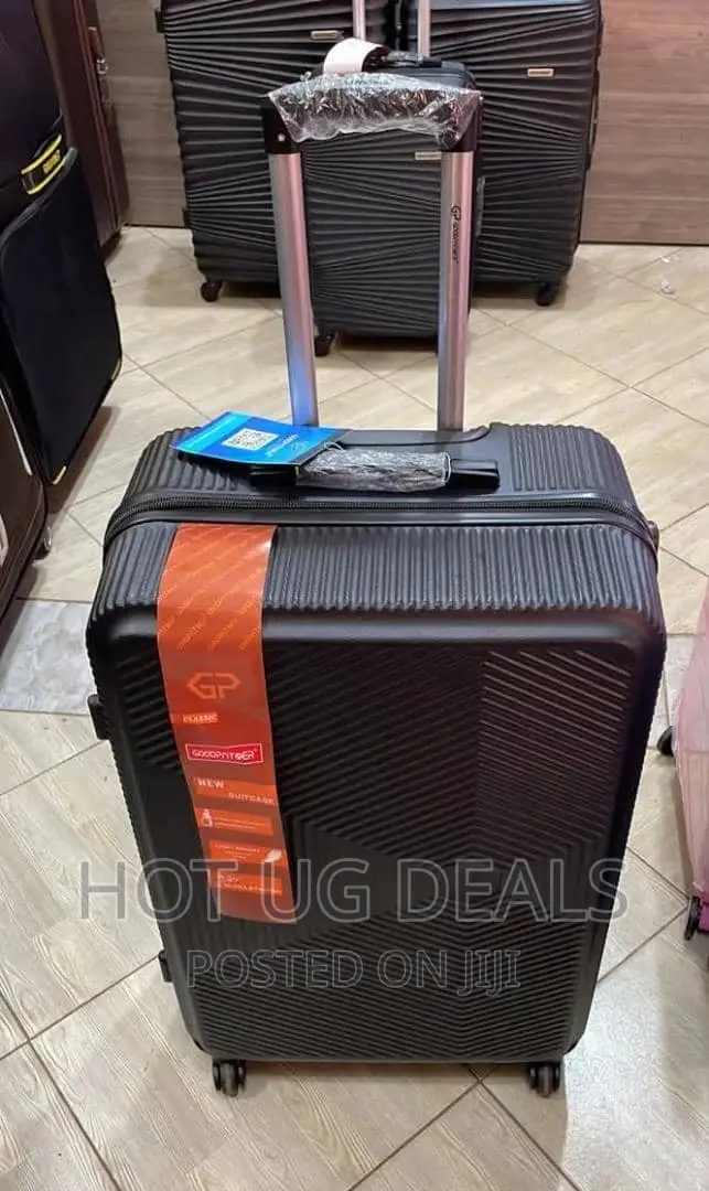 4-wheel Large Size Spinner Plastic Travel Suitcase -black
