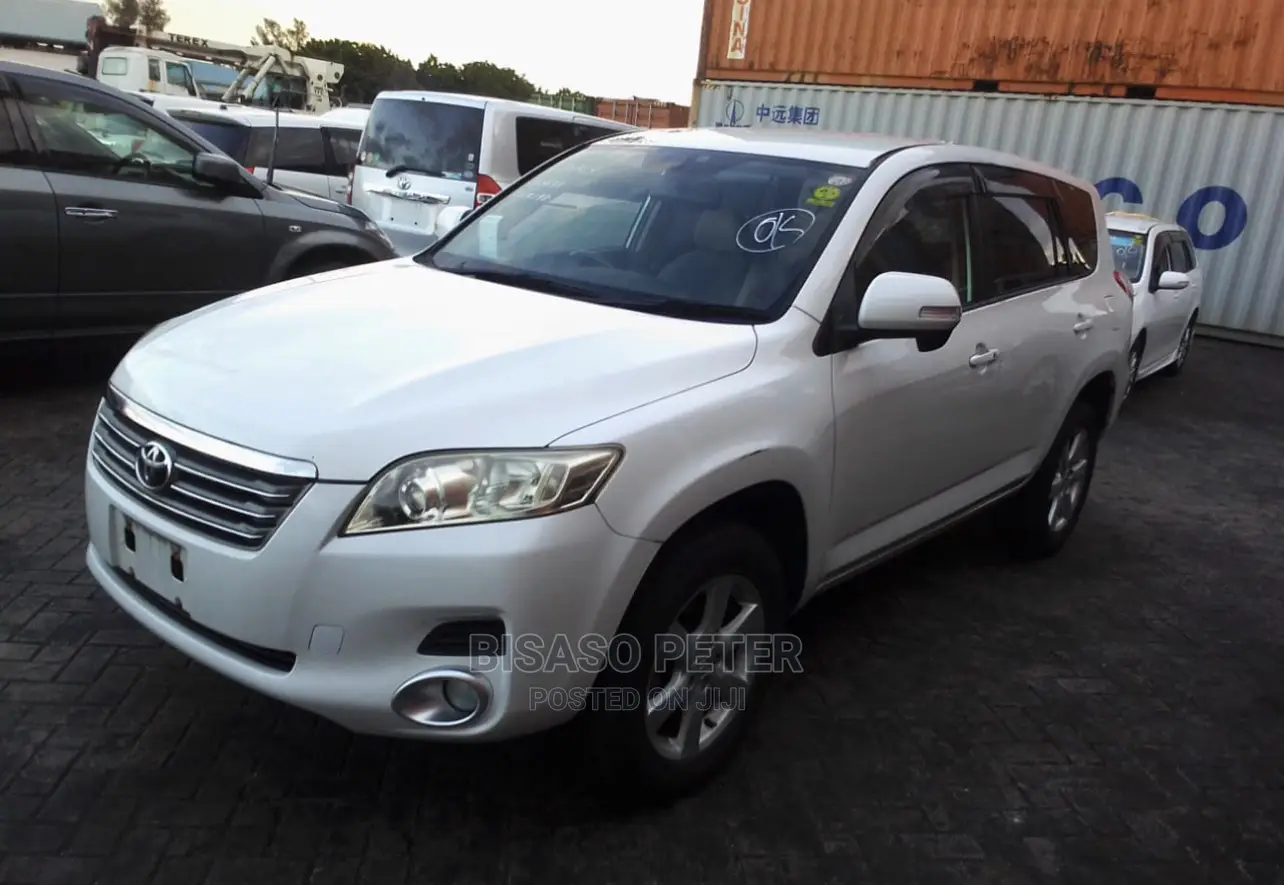 Toyota Vanguard 2011 White