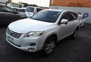 Toyota Vanguard 2011 White