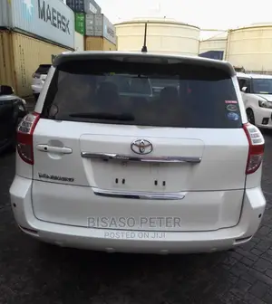Toyota Vanguard 2011 White