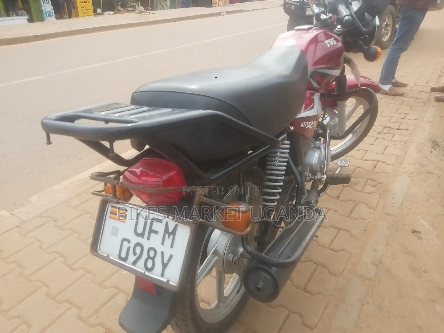 New TVS HLX 125 2022 Red
