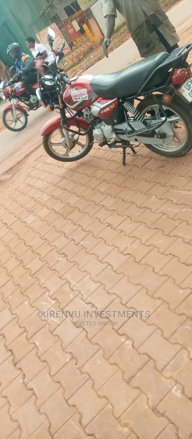 TVS HLX 125 2018 Red