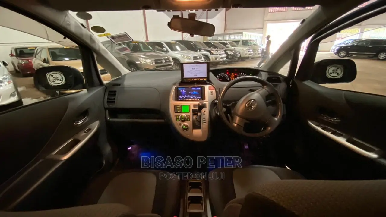 Toyota Ractis 1.5 AWD 2008 Silver