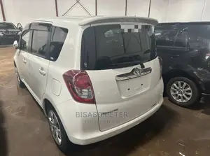 Toyota Ractis 1.5 AWD 2009 White
