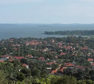 35 Decimals At Bwebajja With Lake View