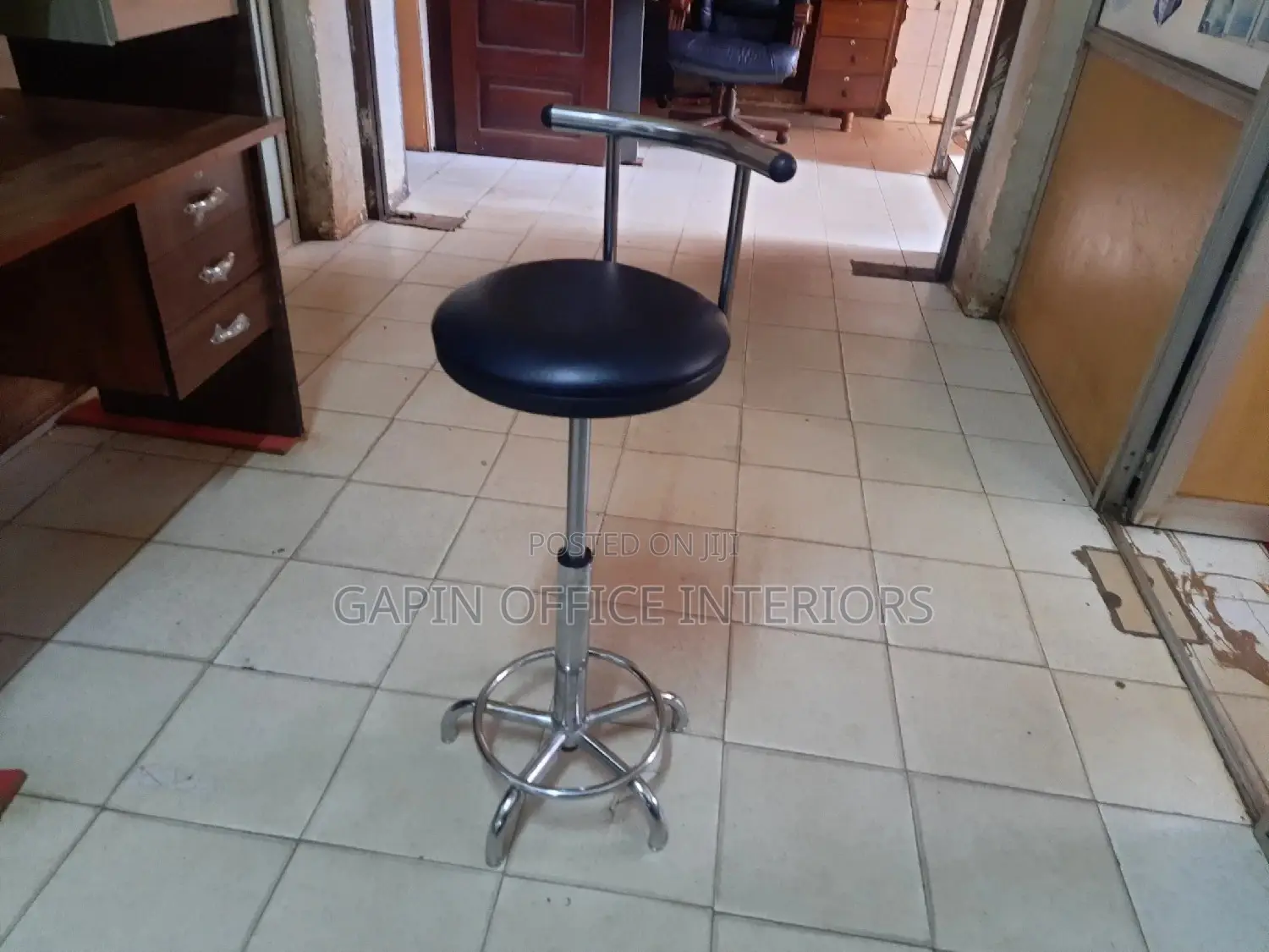 Simple Bar Stool Chair