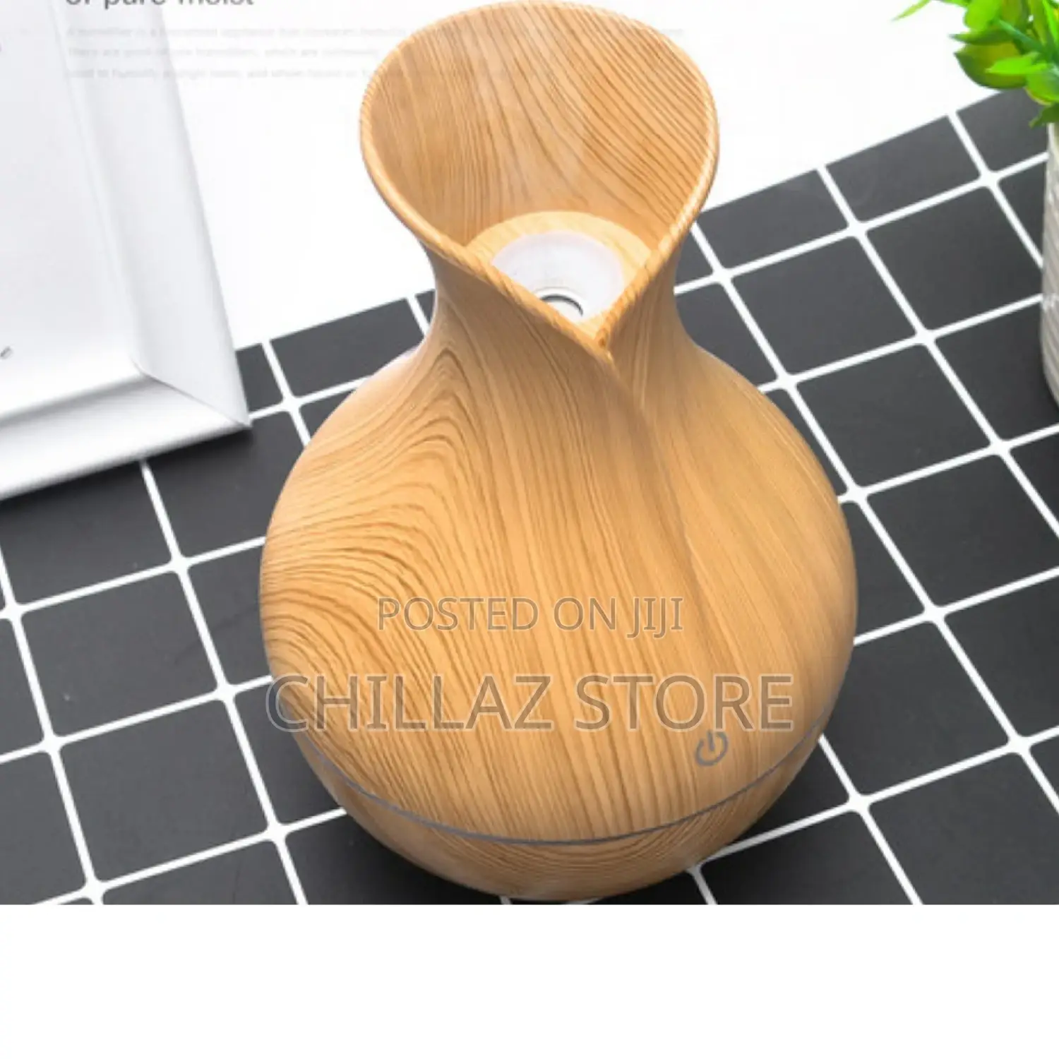 Ultrasonic Humidifier and Aromatherapy Diffuser.