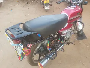 Bajaj Boxer 100 2021 Red