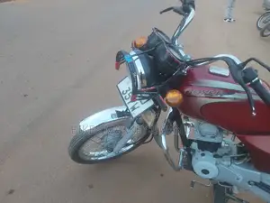 Bajaj Boxer 100 2022 Red