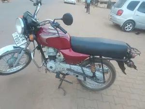 New Bajaj Boxer 2022 Red
