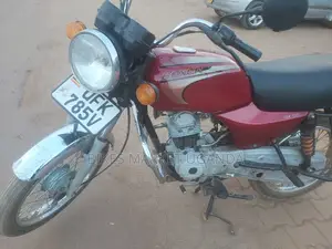 New Bajaj Boxer 2022 Red