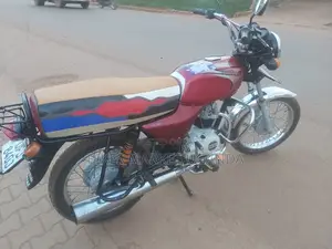New Bajaj Boxer 100 2022 Red