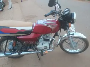 New Bajaj Boxer 100 2022 Red