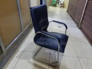 Short Back Visitor's Chair