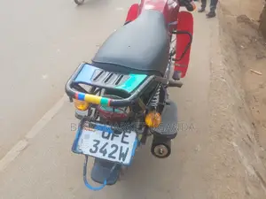 TVS HLX 125 2021 Red