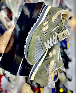 Original Classic Reebok Green Sneakers