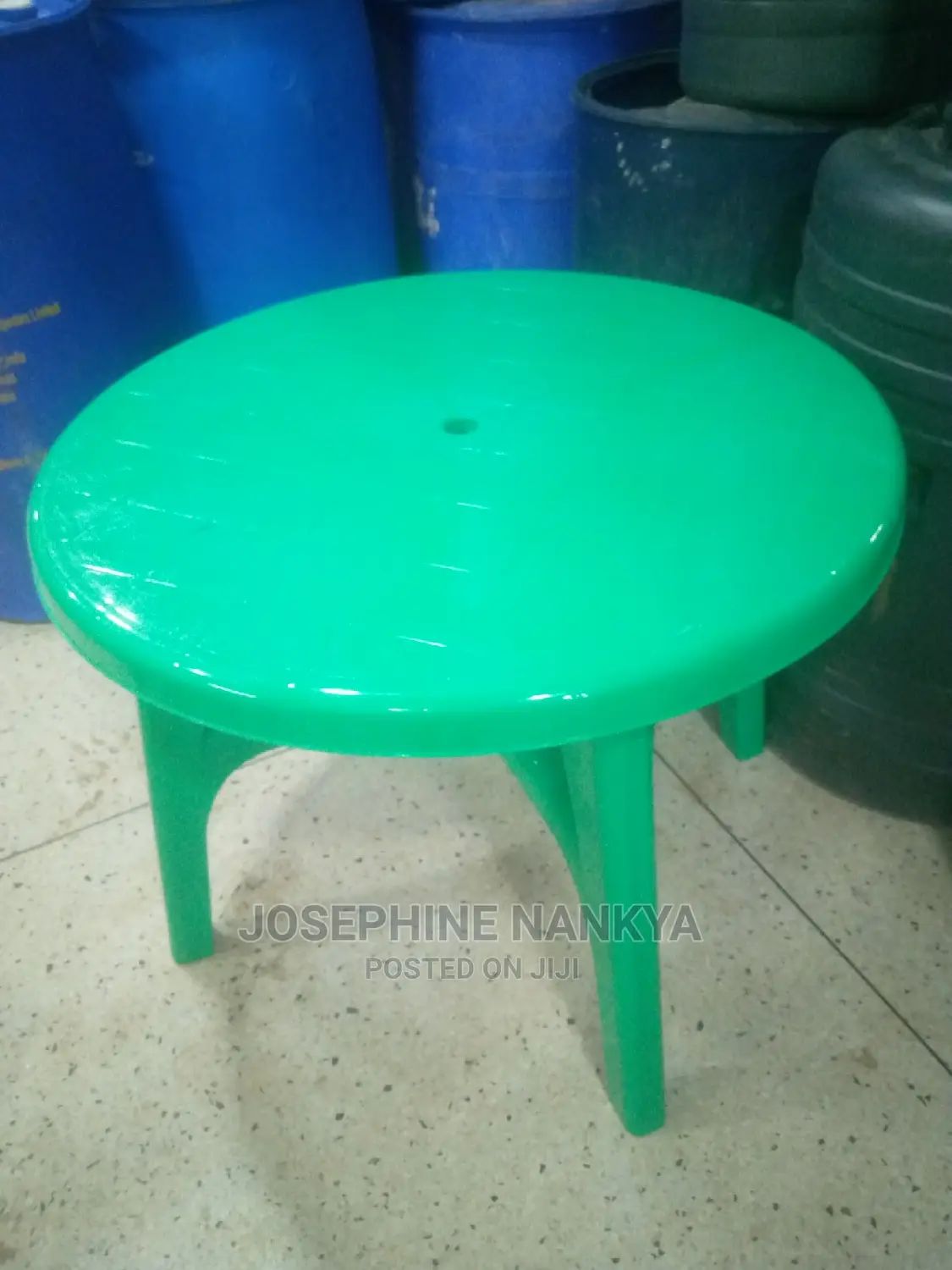 Umbrella Plastic Table, Round