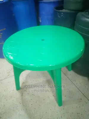 Umbrella Plastic Table, Round