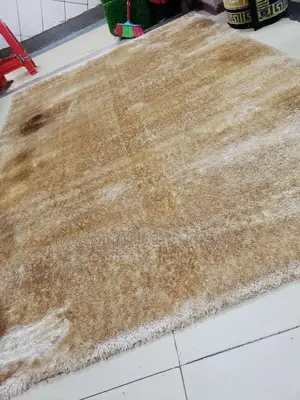 Centre Carpets/Cream Shaggy Carpet